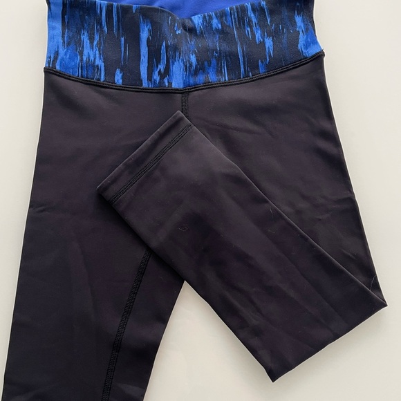 Lululemon REVERSIBLE Wunder Under Leggings | Size 4 - Picture 6 of 7